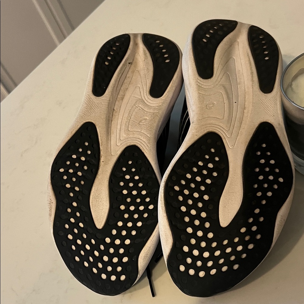 ASICS Black and White Running Shoes - Picture 4 of 4
